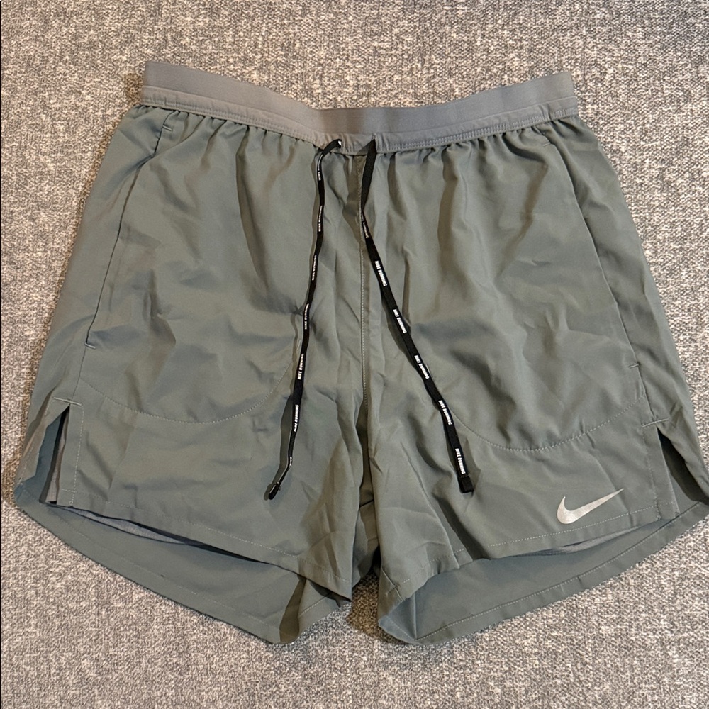 Nike Men's Grey Athletic Shorts